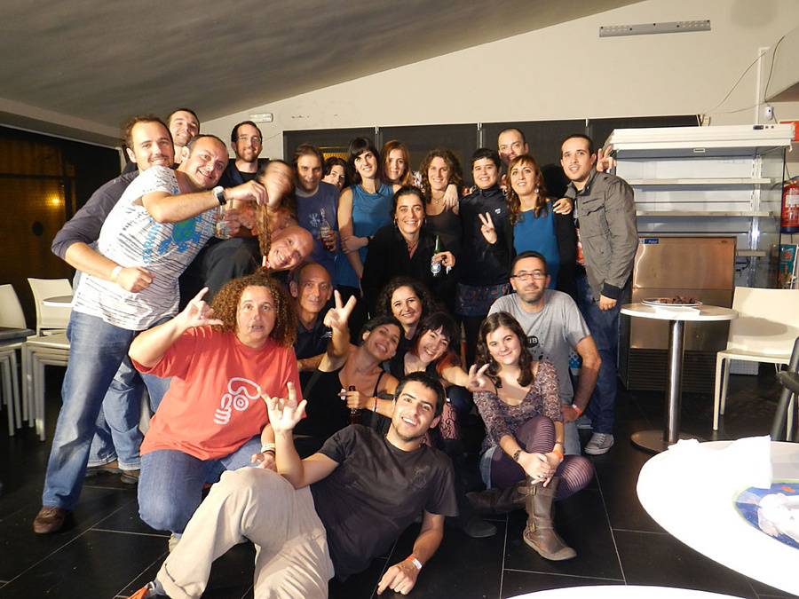 Foto de grup durant el "pica-pica nocturn"