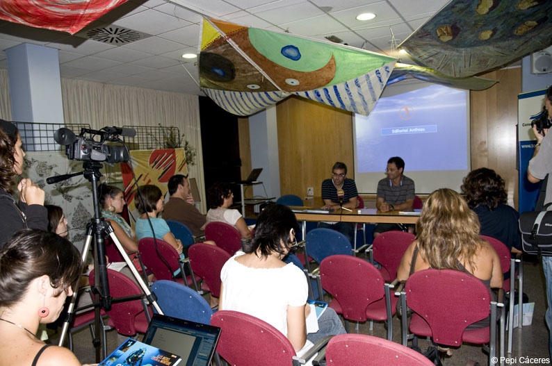 Força expectació a la presentació de la guia